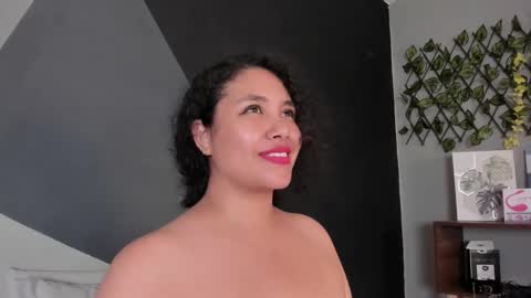 Snapshot of alixon_fiore5 chatting on February 6, 9:22 am alixon online show from February 6, 9:22 am