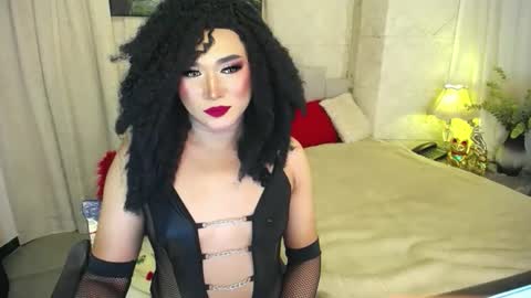 Snapshot of aliyahhugecock chatting on October 2, 10:19 pm Aliyah online show from October 2, 10:19 pm