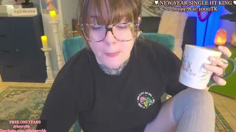 Snapshot of allieberrybb chatting on January 1, 3:35 pm  bb  online show from January 1, 3:35 pm