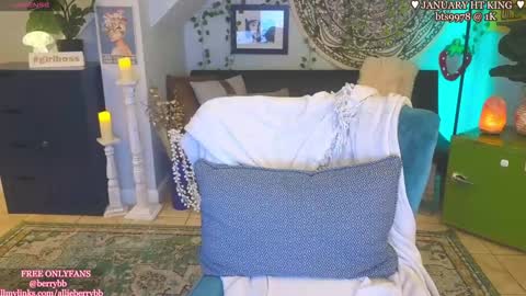 Snapshot of allieberrybb chatting on January 6, 10:24 am  bb  online show from January 6, 10:24 am