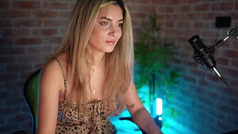 Allie online show from January 10, 5:37 am