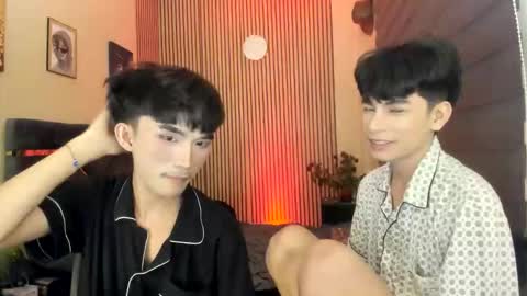 Snapshot of alluring_alpha chatting on October 29, 8:49 am kim and josh online show from October 29, 8:49 am