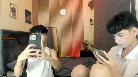 Snapshot of alluring_alpha chatting on October 22, 7:22 am kim and josh online show from October 22, 7:22 am