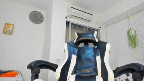 alluringangel01 online show from October 8, 2:19 am