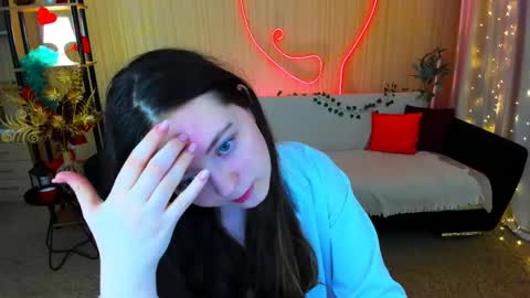 alluringeyess online show from April 19, 4:30 pm