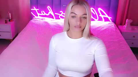 AlwaysHot online show from October 25, 3:07 am