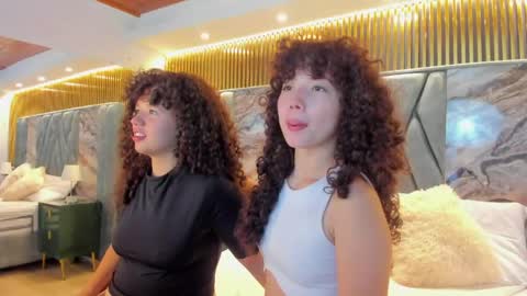 ally_and_noah_ online show from May 15, 12:13 pm