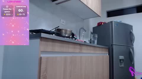 Allysonstonnes online show from December 14, 2:18 am