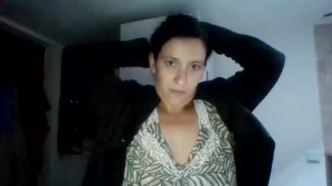Snapshot of alma_amy chatting on September 19, 8:23 pm Alma online show from September 19, 8:23 pm