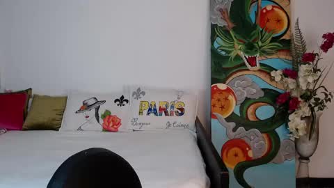 alma_art_ online show from May 30, 2:21 am