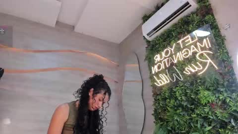 Snapshot of alma_leon chatting on September 28, 7:34 pm Alma Len online show from September 28, 7:34 pm