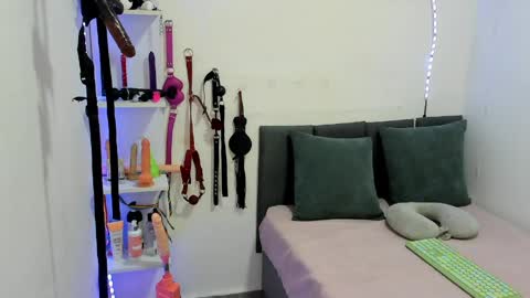 Alma online show from April 8, 8:56 pm