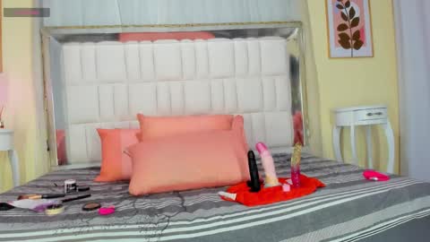 Snapshot of almasaennz chatting on September 14, 2:03 am online show from September 14, 2:03 am