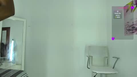 Snapshot of almasaennz chatting on December 20, 7:17 pm online show from December 20, 7:17 pm