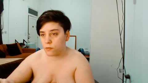 Snapshot of almondonwheels chatting on October 2, 12:31 am Almond online show from October 2, 12:31 am