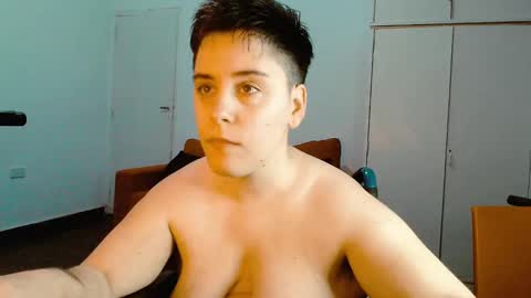 Snapshot of almondonwheels chatting on February 24, 10:58 pm Almond online show from February 24, 10:58 pm