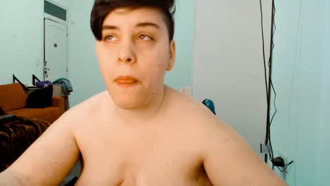 Snapshot of almondonwheels chatting on September 14, 10:11 pm Almond online show from September 14, 10:11 pm