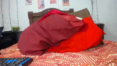 Snapshot of alondra_groot_ chatting on December 17, 5:51 am alondra online show from December 17, 5:51 am