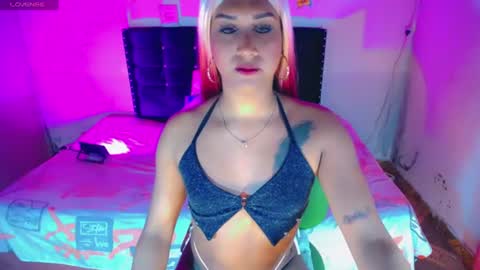 alondragill_ online show from July 16, 7:44 am
