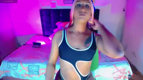 alondragill_ online show from July 9, 10:47 pm