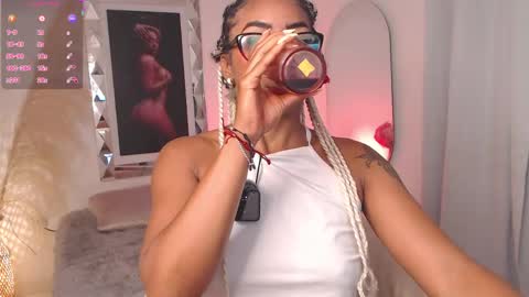 Alondra online show from May 4, 11:28 am