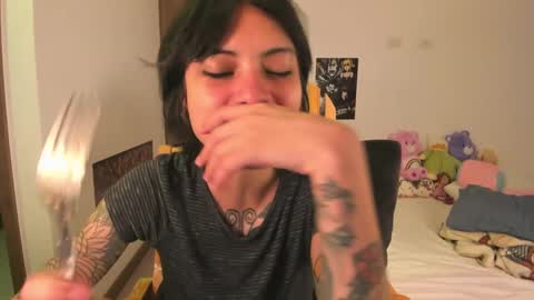 Snapshot of alone_together_ chatting on January 31, 4:25 am luca or garu D online show from January 31, 4:25 am