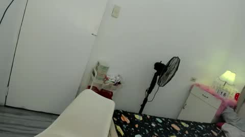 alovelydollnica online show from October 16, 12:21 am