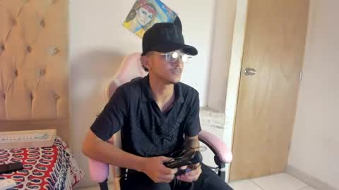 alpha_marcus online show from April 21, 2:15 am