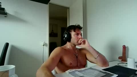 alphah_hunk online show from April 1, 3:09 pm