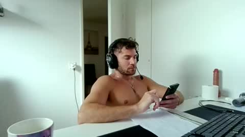 alphah_hunk online show from April 14, 12:19 pm