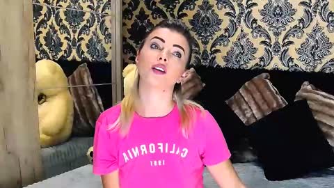 aly online show from January 25, 9:47 am