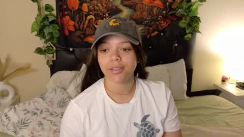 Snapshot of amand1_sweet chatting on October 7, 1:07 pm online show from October 7, 1:07 pm