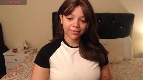 Snapshot of amand1_sweet chatting on February 17, 12:49 pm online show from February 17, 12:49 pm