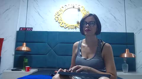 amanda_ramirez online show from December 22, 9:32 pm