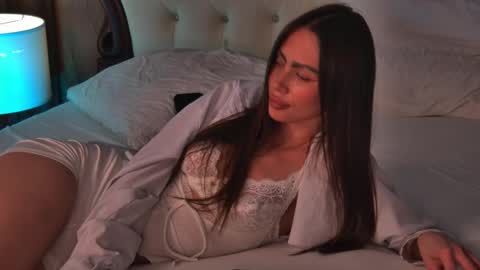 amandariver_ online show from June 8, 10:32 pm