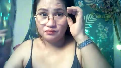 amazing angel online show from April 11, 10:25 pm