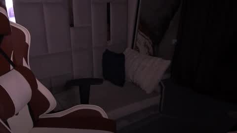 Ellie online show from December 18, 10:38 pm