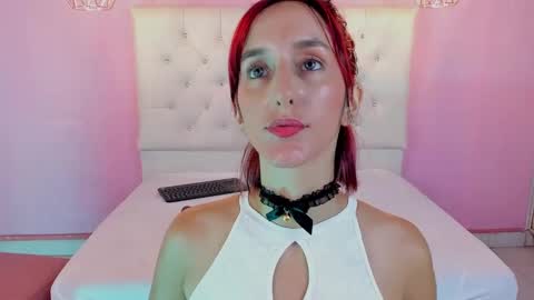 Snapshot of ambar_roux1 chatting on February 6, 2:37 pm ambar_roux1 online show from February 6, 2:37 pm