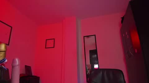 Snapshot of amber_smith20 chatting on January 25, 1:32 am find me here ---    online show from January 25, 1:32 am