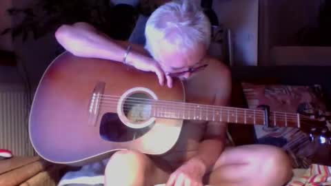 Snapshot of amberr11 chatting on October 22, 11:06 pm Amberr11 online show from October 22, 11:06 pm