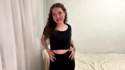 Mia online show from June 15, 5:05 pm