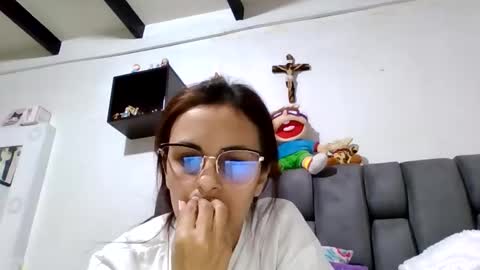 amelia online show from December 14, 3:57 am