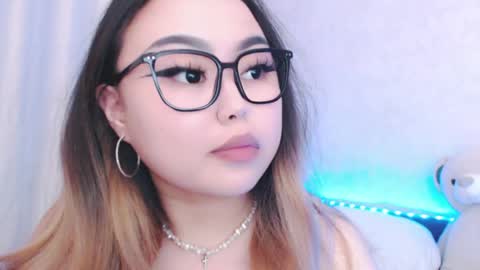 Amelia online show from June 2, 7:05 pm