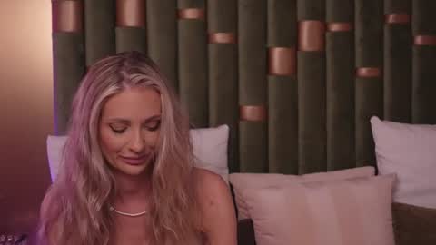 Amelia online show from July 8, 6:33 pm