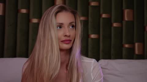 Amelia online show from February 5, 9:36 am