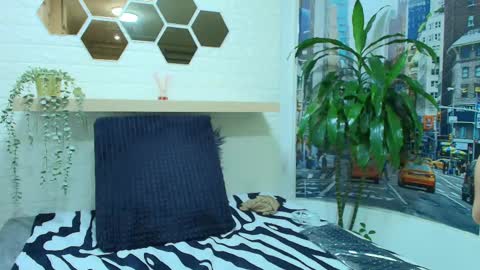 Amell Thomson online show from February 14, 2:33 pm