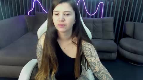 amellymillyy online show from September 15, 1:45 pm