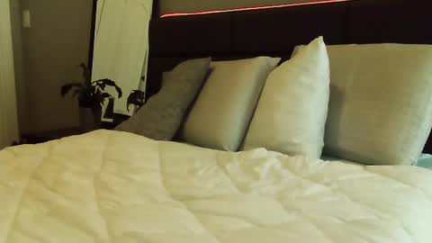 HOT white  naughty leo  xxx online show from February 7, 8:20 pm