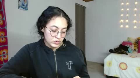 amitlu_ online show from March 3, 10:52 pm