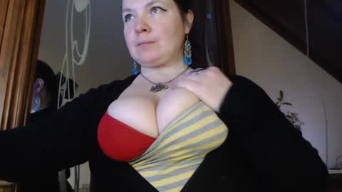 amorelara online show from March 2, 8:16 am